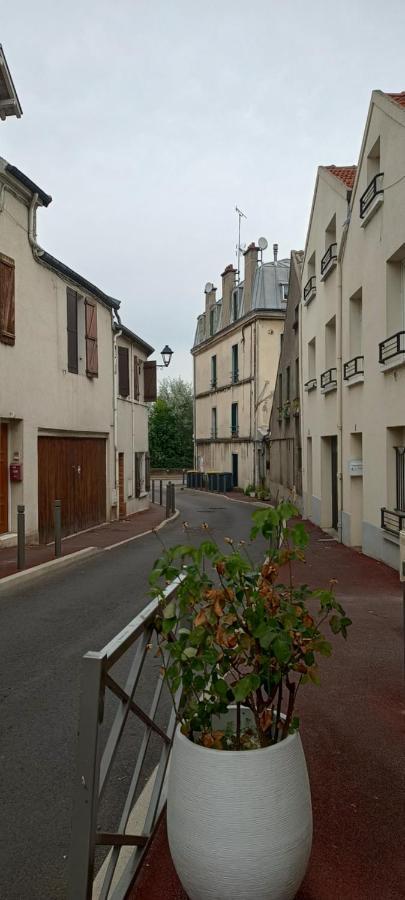 Studio meublé à Bougival Exterior foto